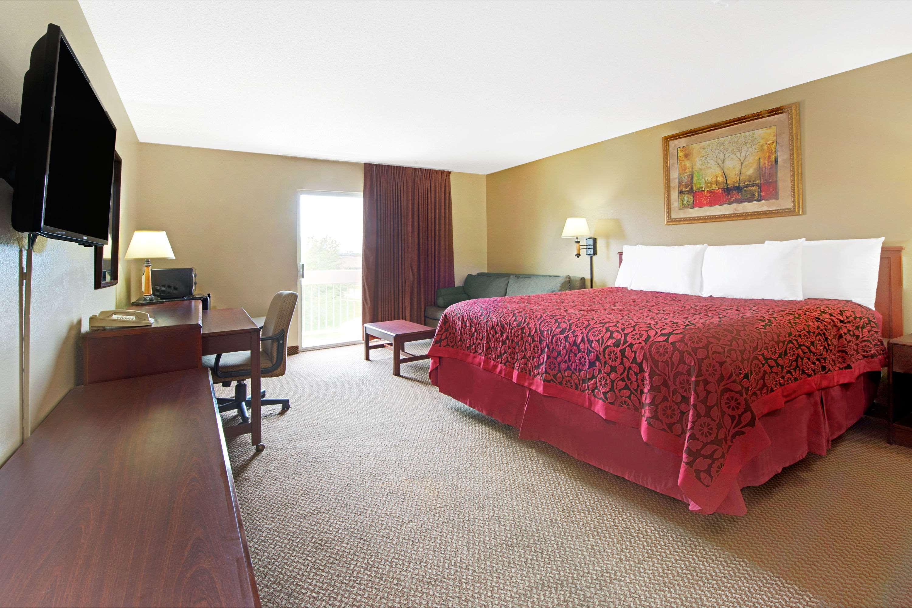 Days Inn By Wyndham St. Louis/Westport Mo Maryland Heights Bagian luar foto