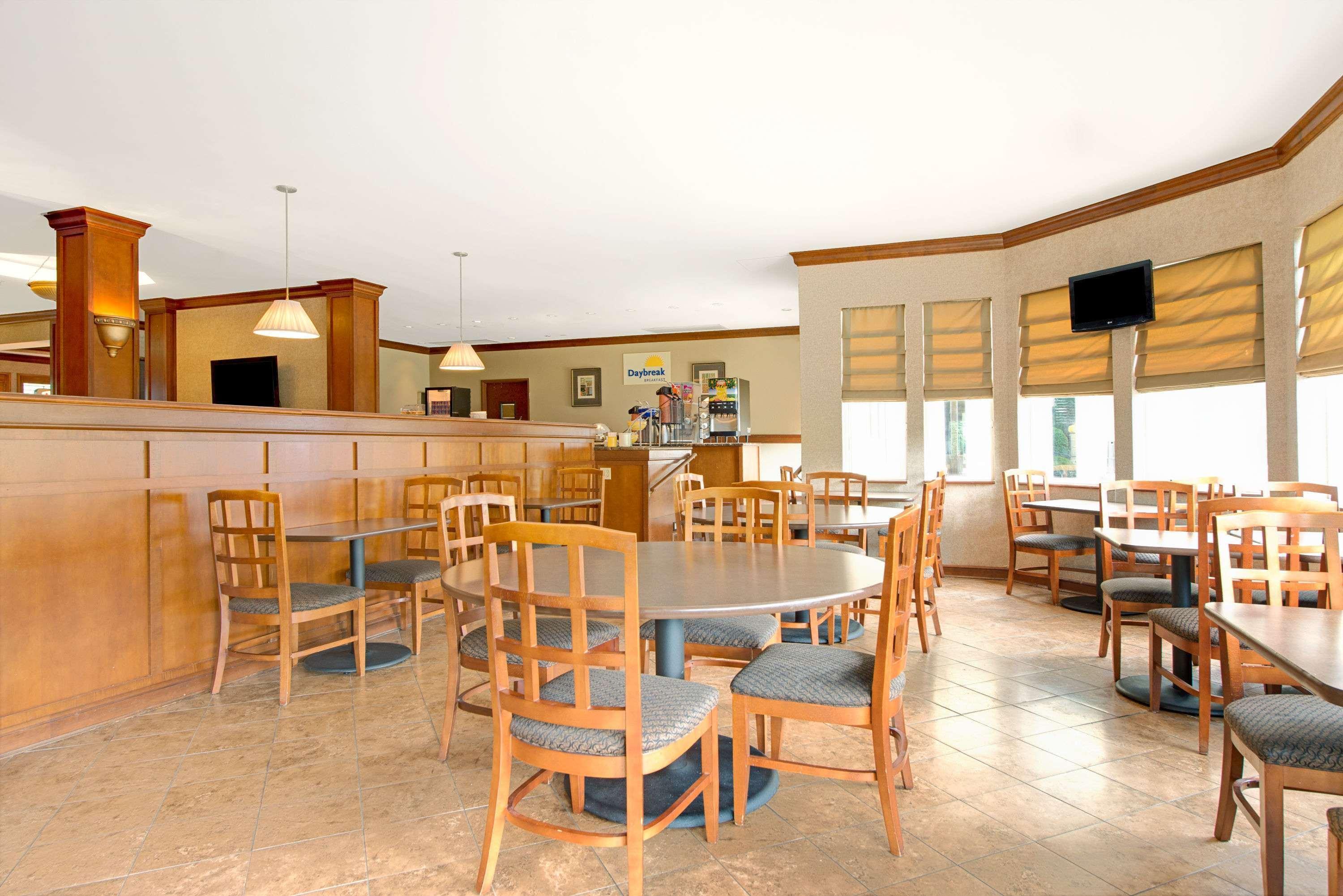 Days Inn By Wyndham St. Louis/Westport Mo Maryland Heights Bagian luar foto