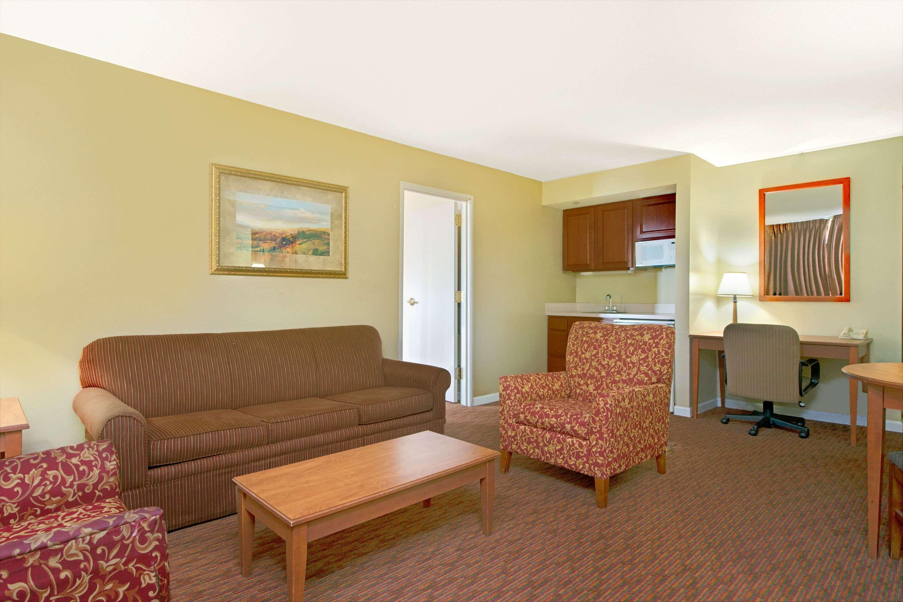 Days Inn By Wyndham St. Louis/Westport Mo Maryland Heights Bagian luar foto