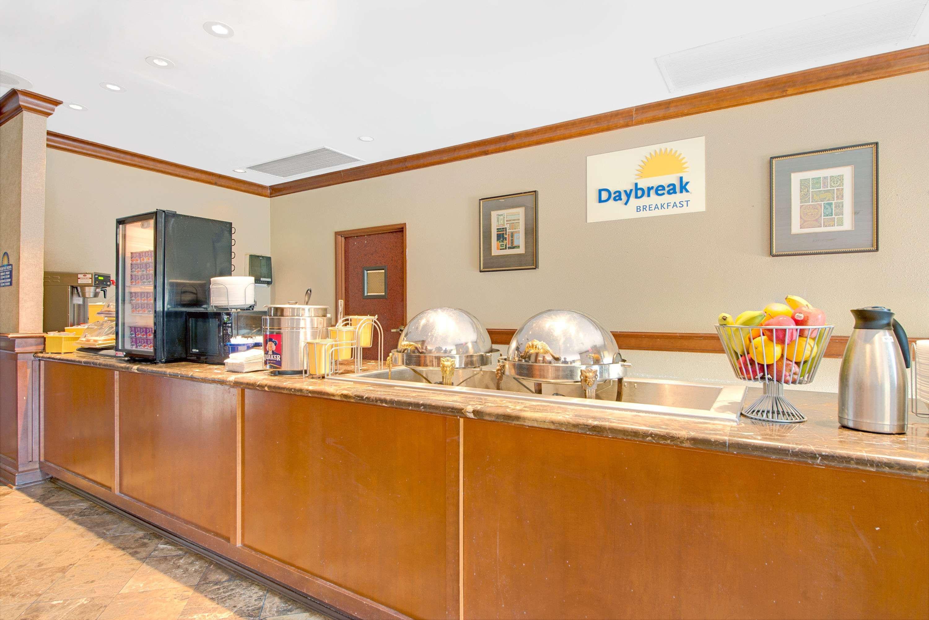 Days Inn By Wyndham St. Louis/Westport Mo Maryland Heights Bagian luar foto